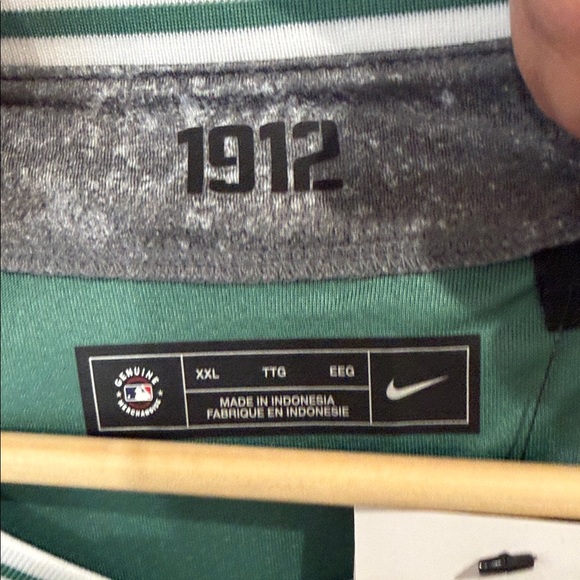 Nike Green Red Sox Jersey with Yellow Accents - Picture 6 of 6